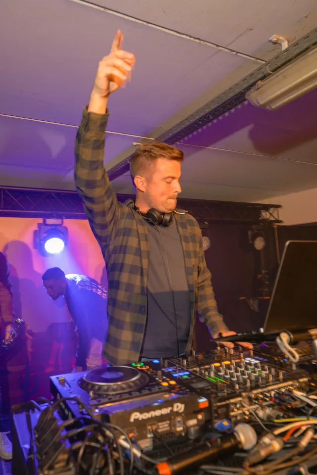 Événement d’entreprise fédérateur mêlant décor thématique, animations et ambiance festive.